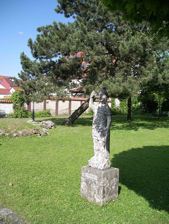 Marsstatue im Hof des Archäologischen Museums